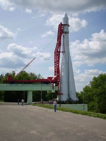 Ракета &amp;quot;ВОСТОК&amp;quot; стоит напротив музея Циалковского